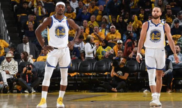 指盈配资网 谁说夕阳红阵容不可能争冠！勇士才是最被低估球队